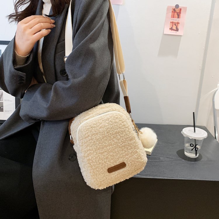 2026 New Design Small Plush Bag Fluffy Phone Pouch Faux Fur Ladies Modern Pocket Crossbody Fleece Bag