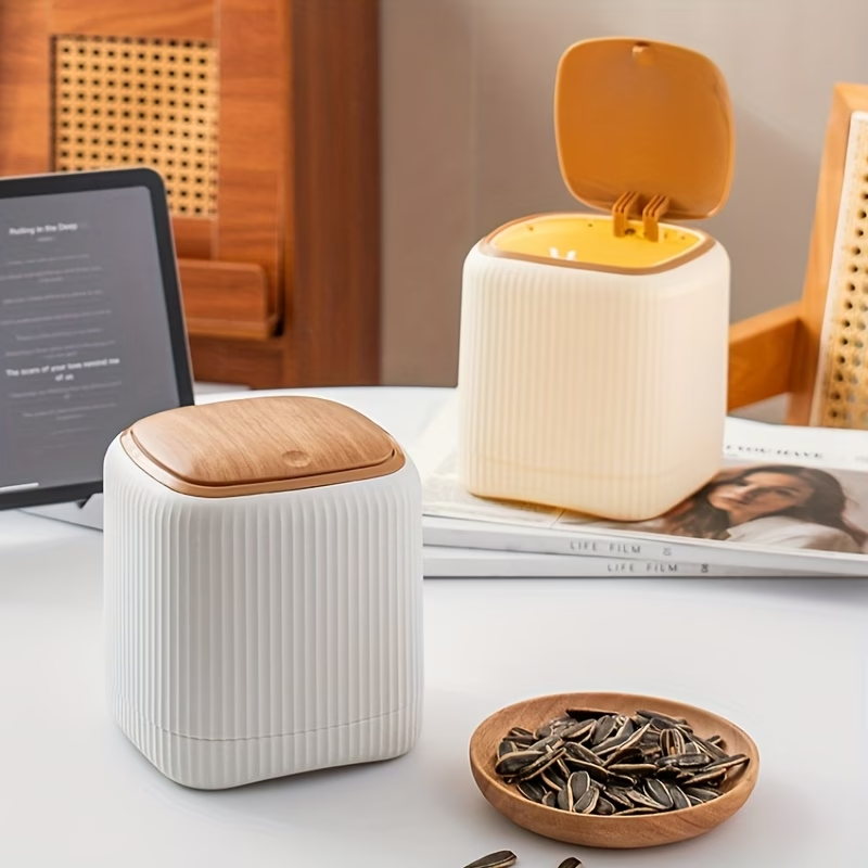 Featuring a double-barrel design and a wood-grain finish, it comes with a sealing lid.