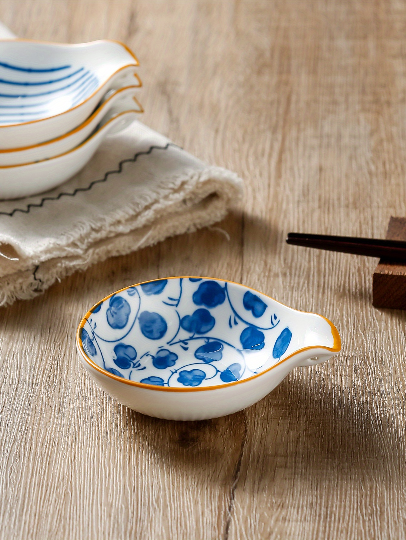 Japanese-style porcelain condiment dish, household soy sauce dish, vinegar dish
