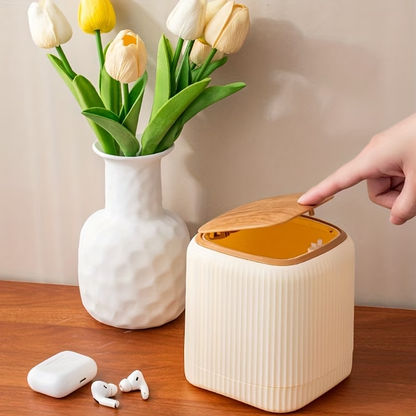 Featuring a double-barrel design and a wood-grain finish, it comes with a sealing lid.