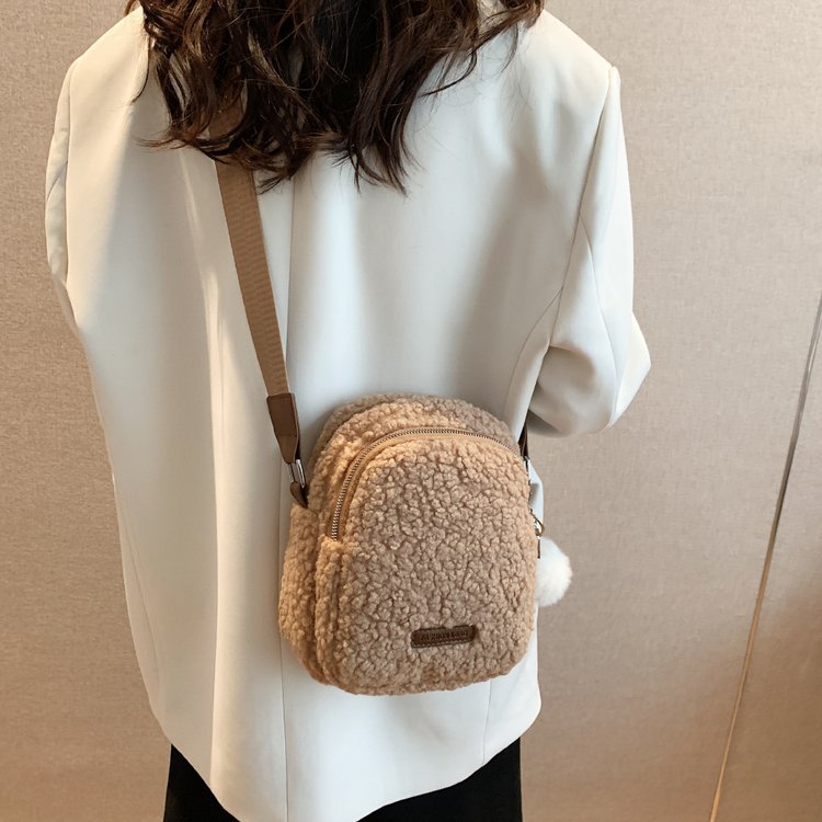 2026 New Design Small Plush Bag Fluffy Phone Pouch Faux Fur Ladies Modern Pocket Crossbody Fleece Bag