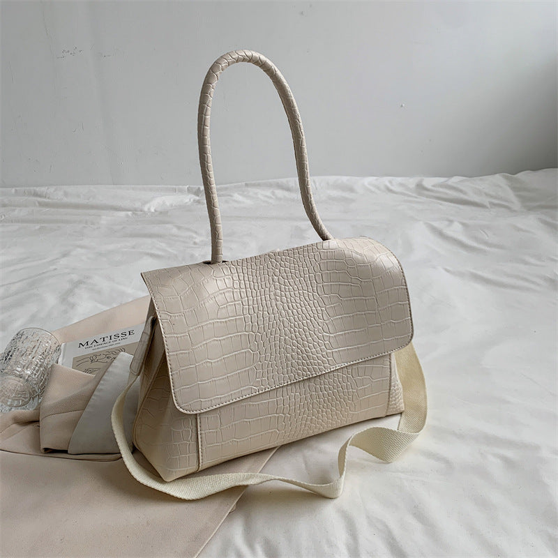 Bag female large capacity 2026 new fashion messenger bag autumn and winter single shoulder commuting tote bag