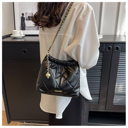 Women’s tote bag 2026 summer new fashion casual single shoulder bag Ladies designer bag quilted PU leather with chain