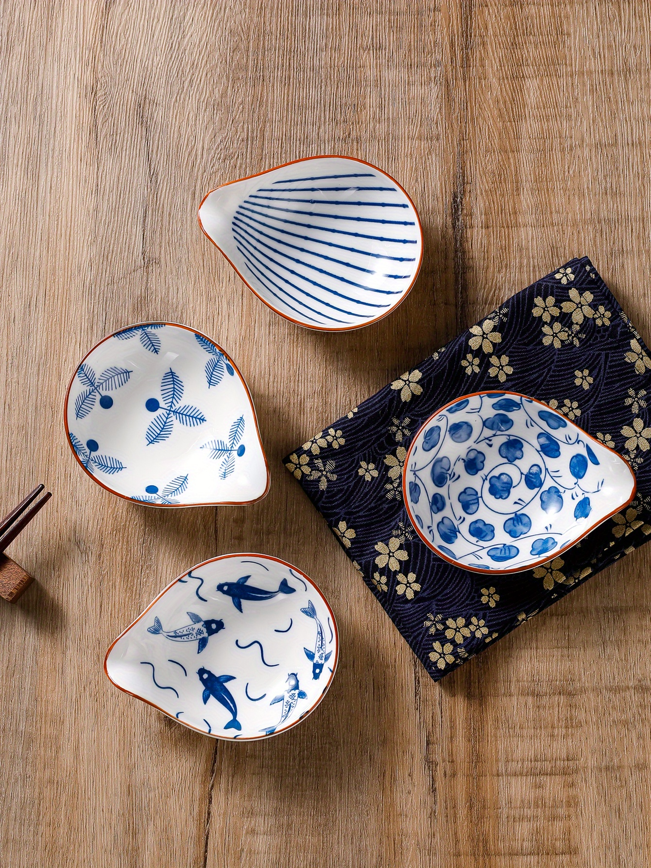 Japanese-style porcelain condiment dish, household soy sauce dish, vinegar dish